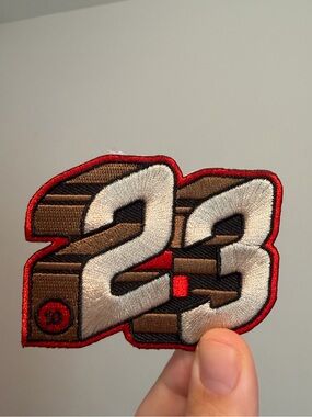 Noah Kahan - Embroidered '23' Patch in Brown, White & Red - NEW